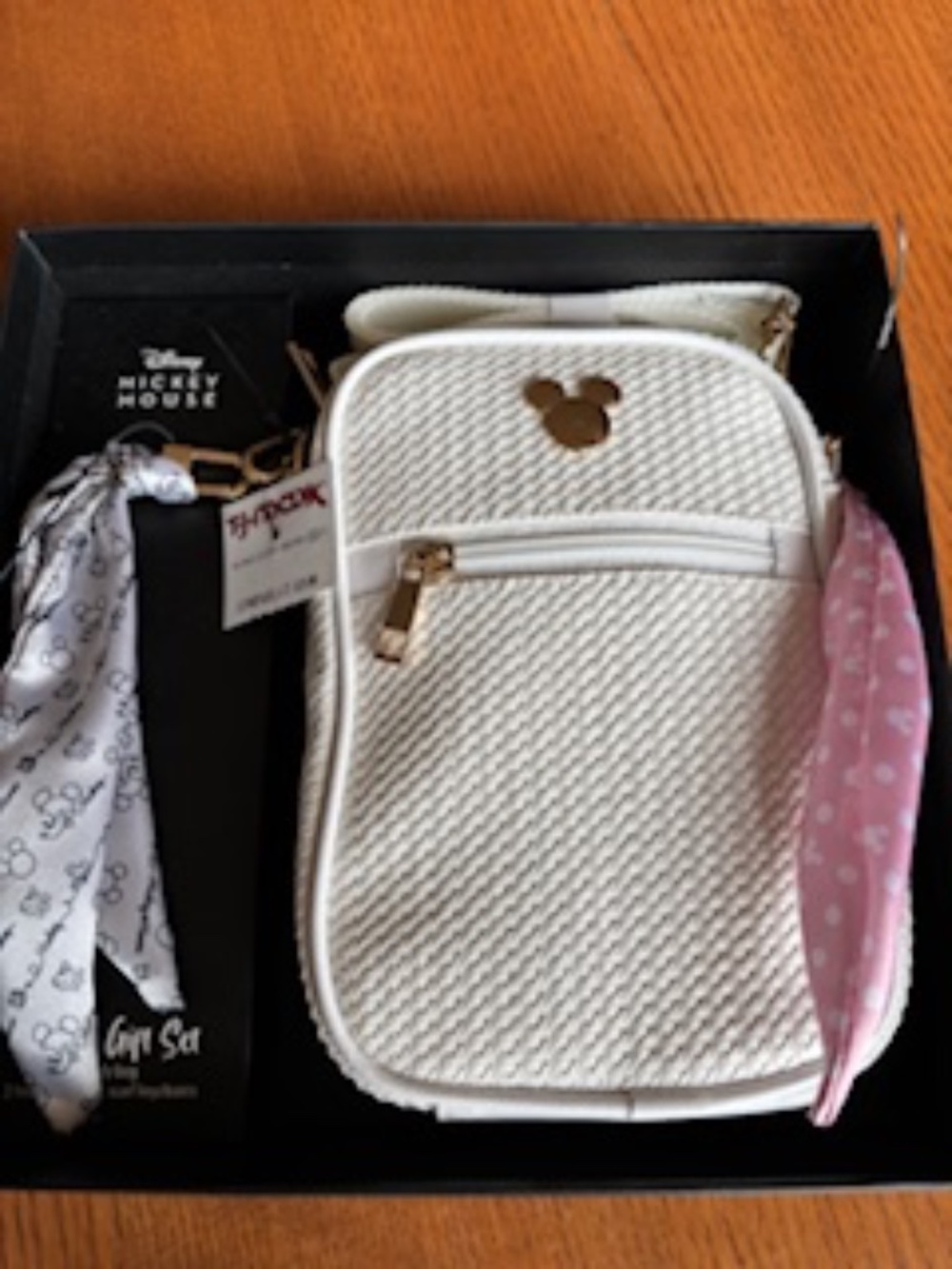 New White Disney BioWorld Crossbody  Purse with scarf key chains in box